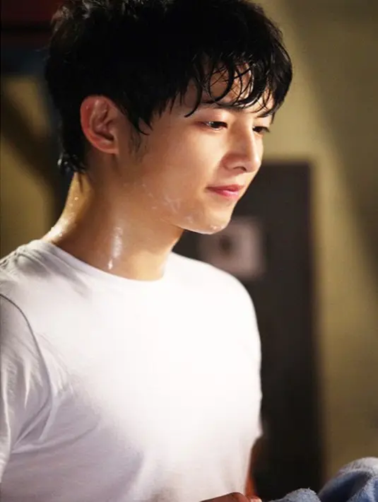 Song Joong Ki tetap ingin berakting dan beradu kemampuan akting dengan artis pendatang baru, jika dirinya sudah mulai menua. (Soompi/Bintang.com)