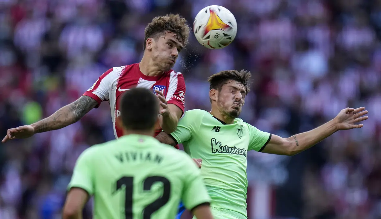 Antoine Griezmann. Meski didatangkan dari Barcelona sebagai pemain pinjaman, namun Atletico Madrid tetap memberi ekspektasi besar bagi Griezmann untuk mencetak banyak gol. Nyatanya, satu gol pun belum lahir dari aksinya dalam 4 laga di semua ajang kompetisi. (AP/Manu Fernandez)