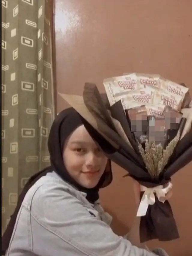 Viral, Wanita Ini Bikin Buket Tak Biasa untuk Kado Ulang Tahun Pacar