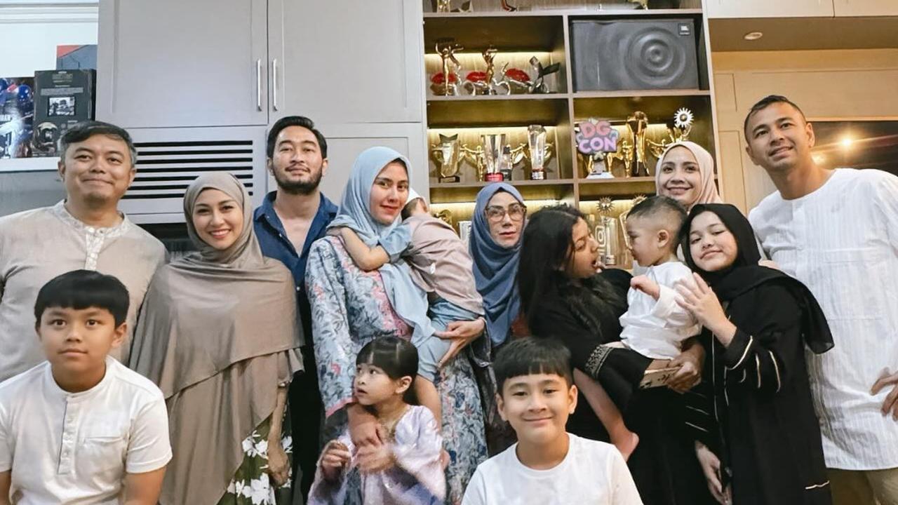 Jelang Pencoblosan, Raffi Ahmad Sekeluarga Gelar Pengajian da Doa Bersama, Penampilan Nagita Adem Banget