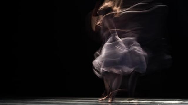 Ilustrasi mimpi, menari