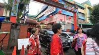 Menyambut perayaan Cap Go Meh (CGM) 2015 yang akan dilaksanakan pada 5 Maret mendatang, ratusan lampion menghiasi Jalan Suryakancana, Bogor.