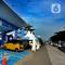 Pemudik mengisi daya mobil listrik di Stasiun Pengisian Kendaraan Listrik Umum (SPKLU) PT PLN (Persero) di Rest Area KM 228 Tol Cikopo-Palimanan (Cipali), Brebes, jawa Tengah, Selasa  (18/4/2023). (merdeka.com/Arie Basuki)