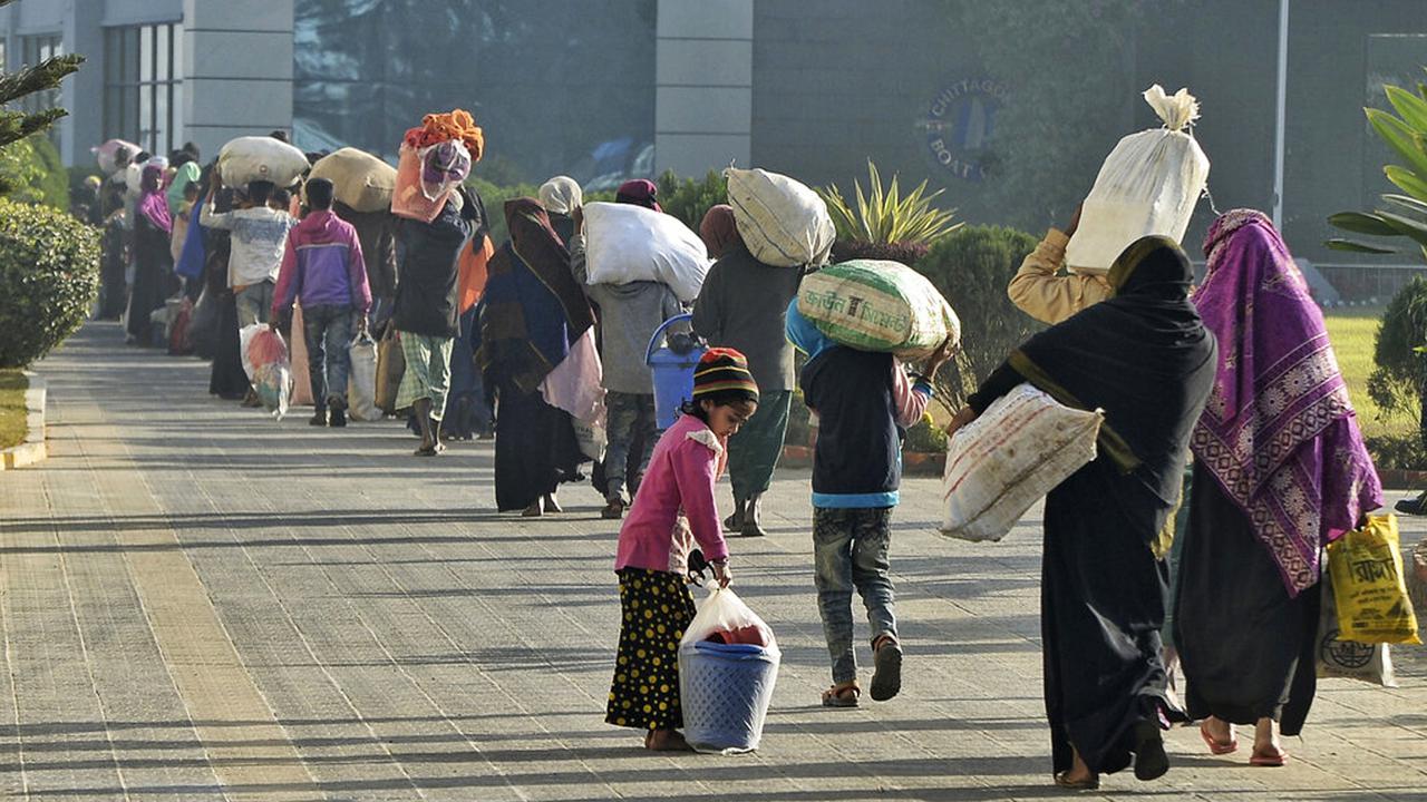 FOTO: Bangladesh Kirim Ribuan Pengungsi Rohingya ke Pulau Terpencil