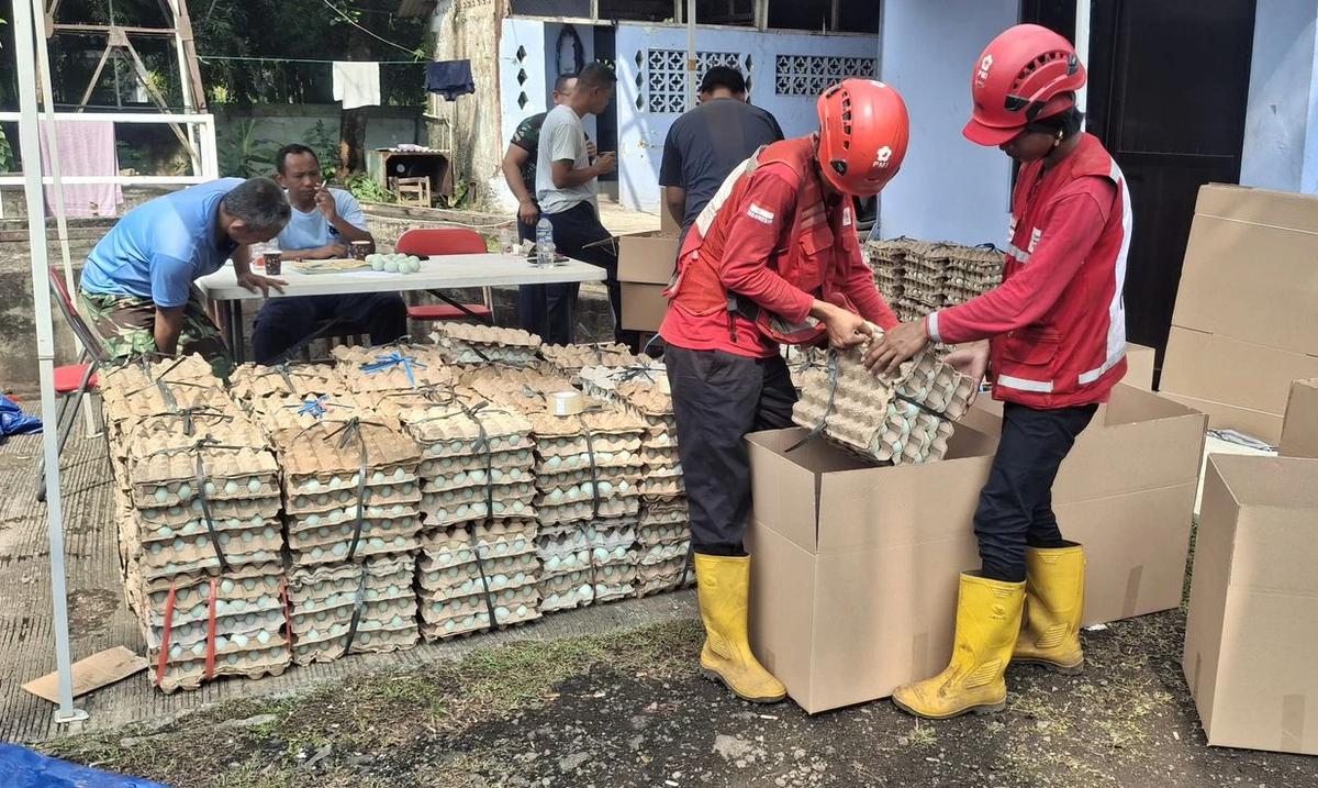 PMI Kembali Kirim Telur Asin untuk Pengungsi Korban Banjir di Sumut dan Aceh
