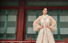 6 Potret Cantik Marsha Timothy Tampil Bak Putri Bangsawan dengan Set Lace di Korsel, Anggun Menawan