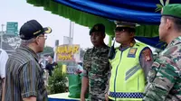 Wali Kota Depok, Mohammad Idris melakukan pengecekan pos pengamanan di Jalan Raya Bogor, Kota Depok. (Istimewa)