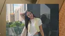 Nia Ramadhani pun hanya memulas makeup tipis dengan lipstik bernuansa nude pink [@ramadhaniabakrie]