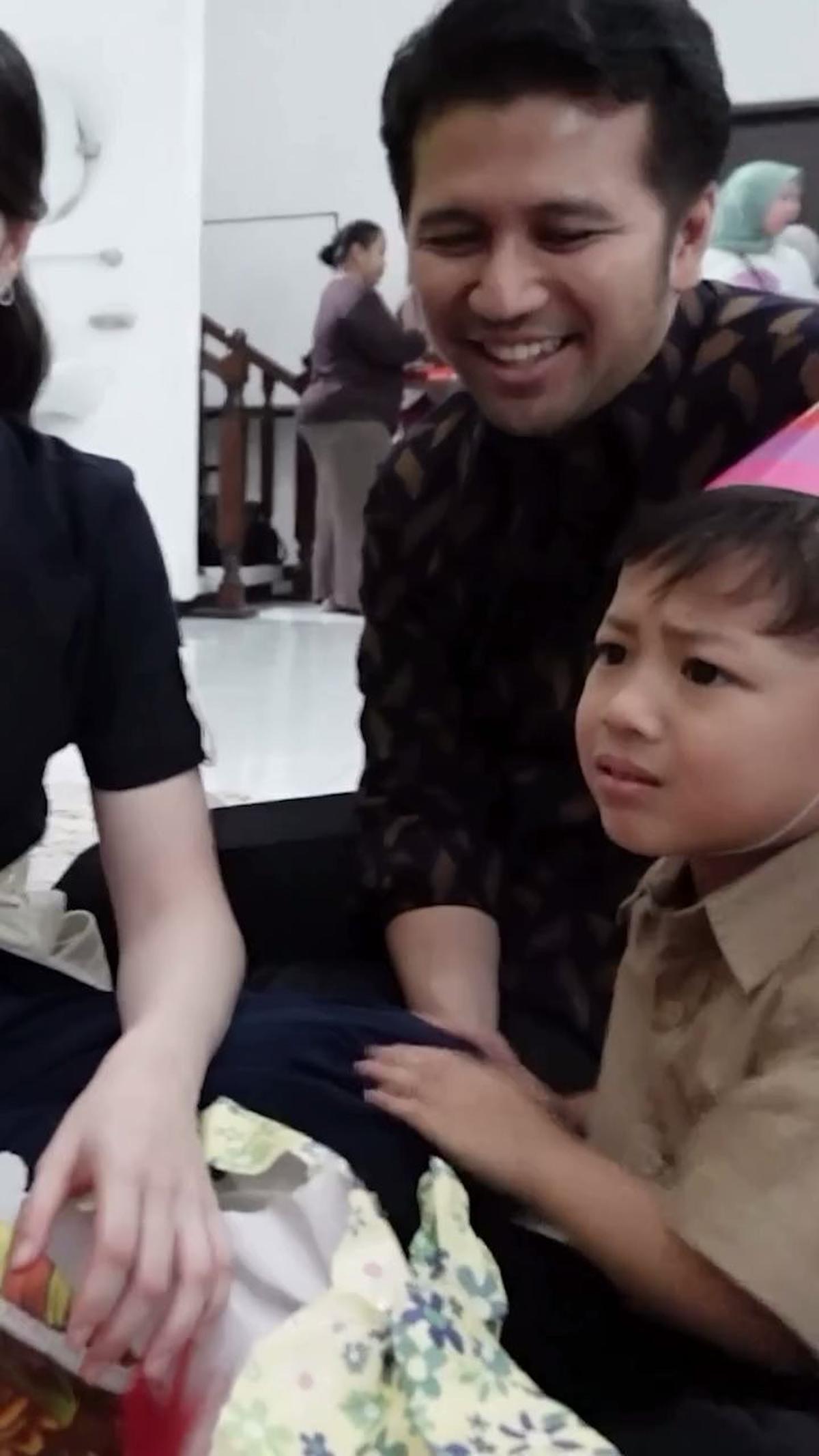 6 Potret Ultah Kale Anak Arumi Bachsin, Kena Prank Dapat Kado Barongsai Berujung Nangis