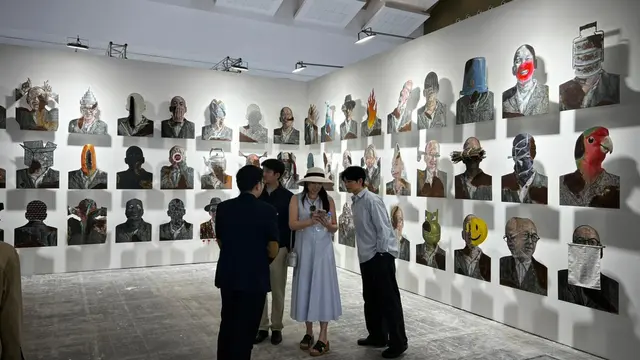 Potraits of Possibilities, Refleksi Berbagai Peluang Investasi di Karya Agus Suwage