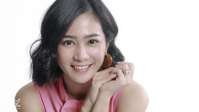 Ulang Tahun Pernikahan, Bunga Zainal Pamer Cincin Berlian