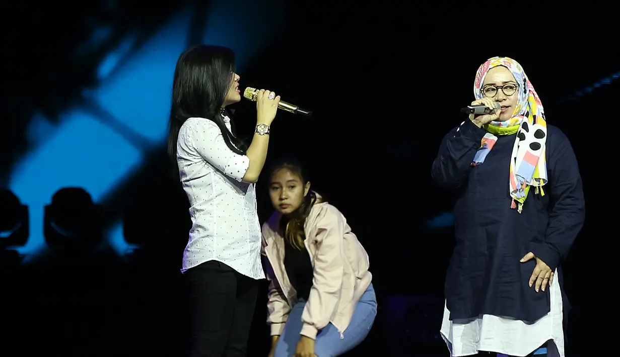 Puluhan penyanyi dan grup band papan atas akan memeriahkan dalam hari jadi SCTV kali ini. Acara malam puncak HUT SCTV disiarkan secara langsung dari Istora Senayan Jakarta malam ini mulai pukul 19.00 WIB. (Galih W. Satria/Bintang.com)