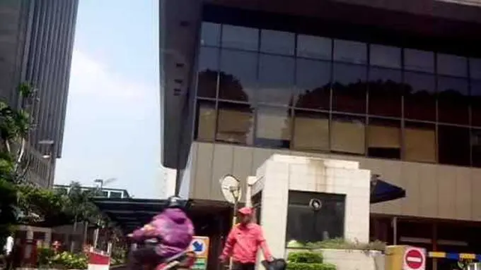 Merinding, Karyawan Gedung Wisma Mandiri Thamrin pada Kesurupan