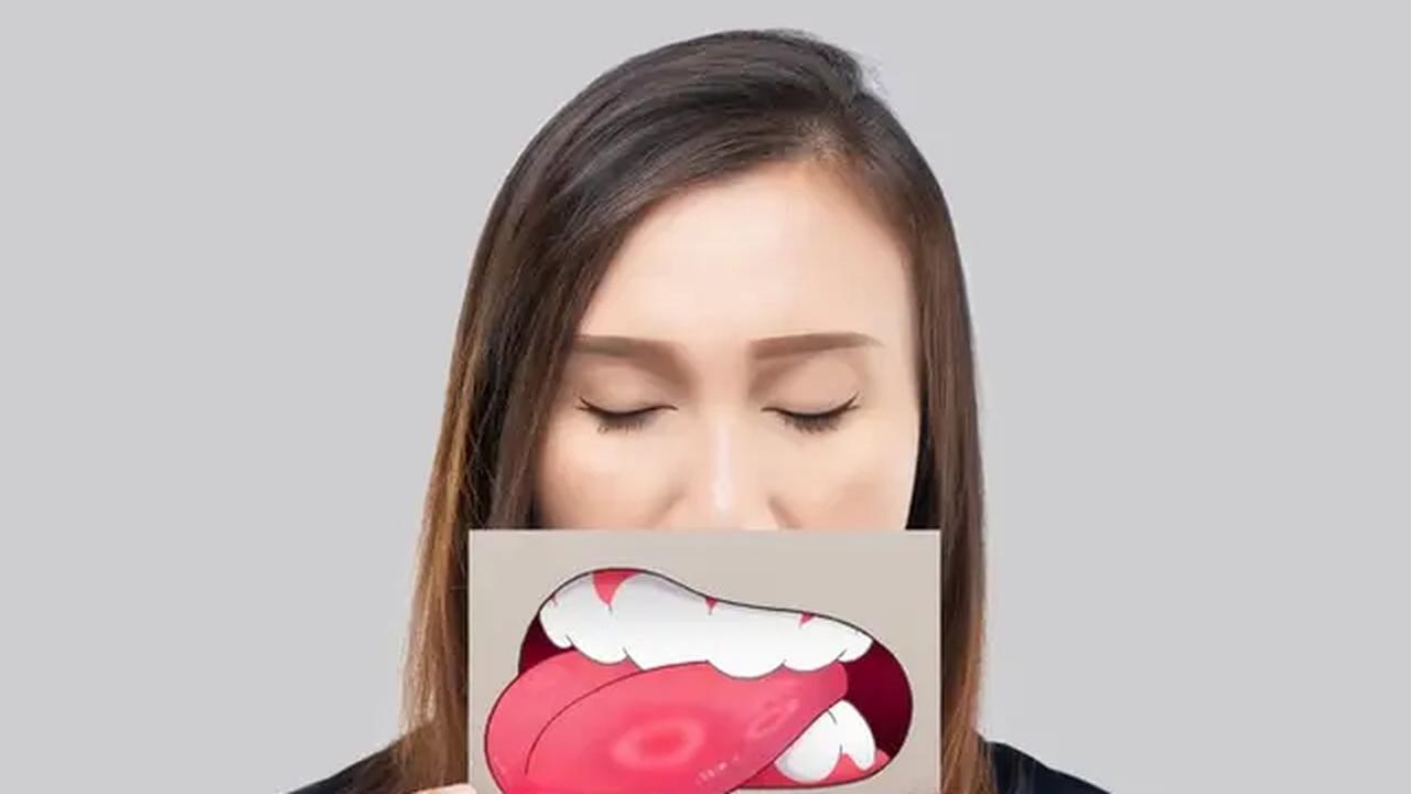Ilustrasi sariawan saat hamil. (c) Shutterstock/Emily frost