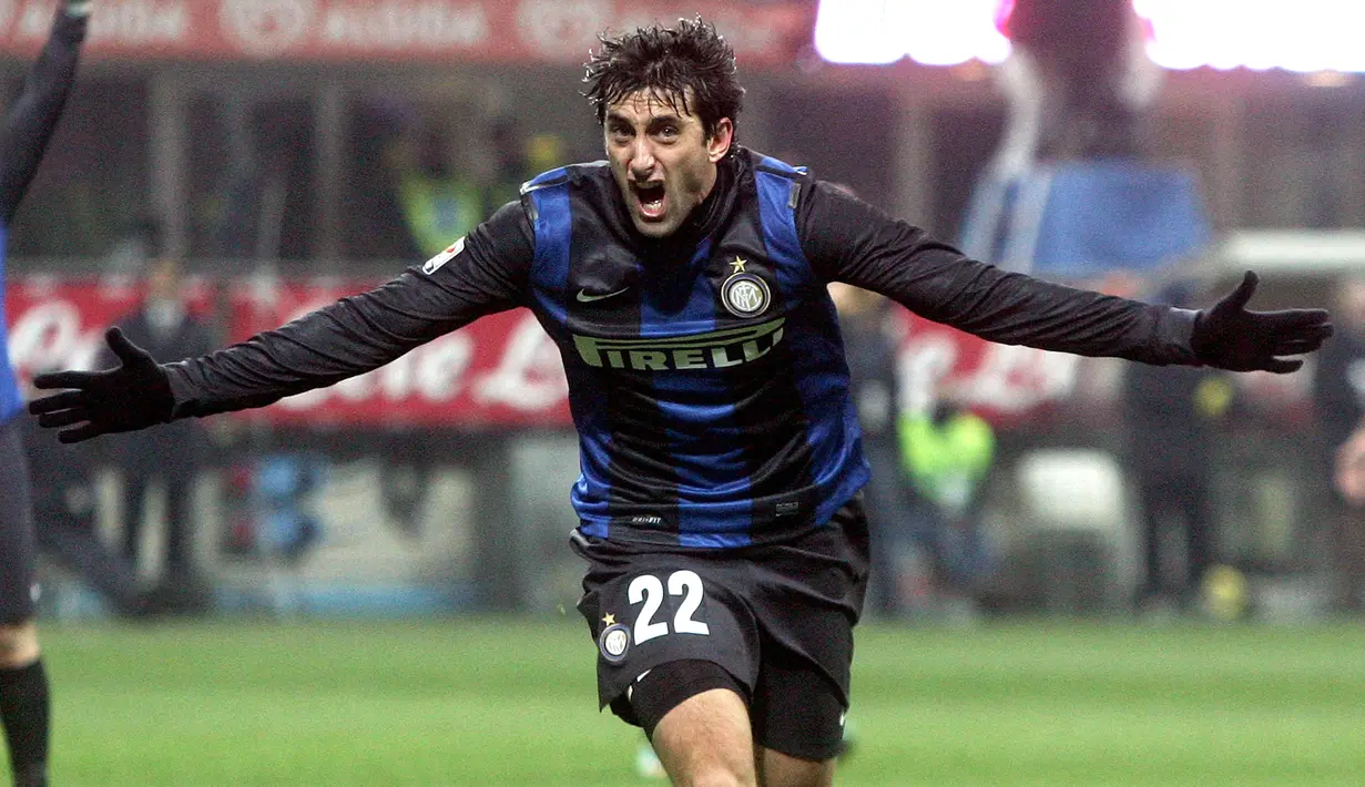3. Diego Milito - Striker Argentina ini menjadi andalan Mourinho saat menukangi Inter Milan periode 2009-2010. Kerjasama keduanya berhasil meraih tiga gelar dalam satu musim, yaitu Serie A, Coppa Italia dan Liga Champions. (EPA/Matteo Bazzi)