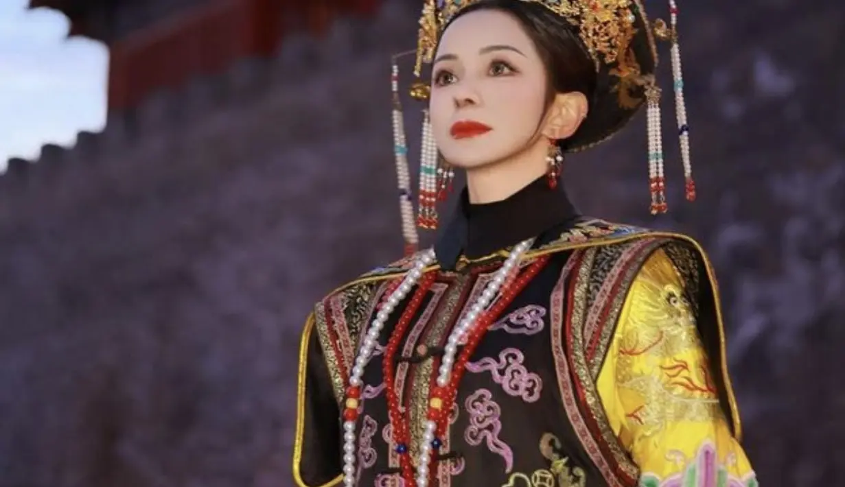 Tapilannya bagai permaisuri China yang terlihat memukau. [Foto: Instagram/ Kirana Larasati]