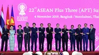 Presiden Jokowi menghadiri KTT ke-22 ASEAN Plus Three (APT) di Impact Exhibition and Convention Center, Bangkok, Thailand. (Biro Pers Sekretariat Presiden/Rusman)