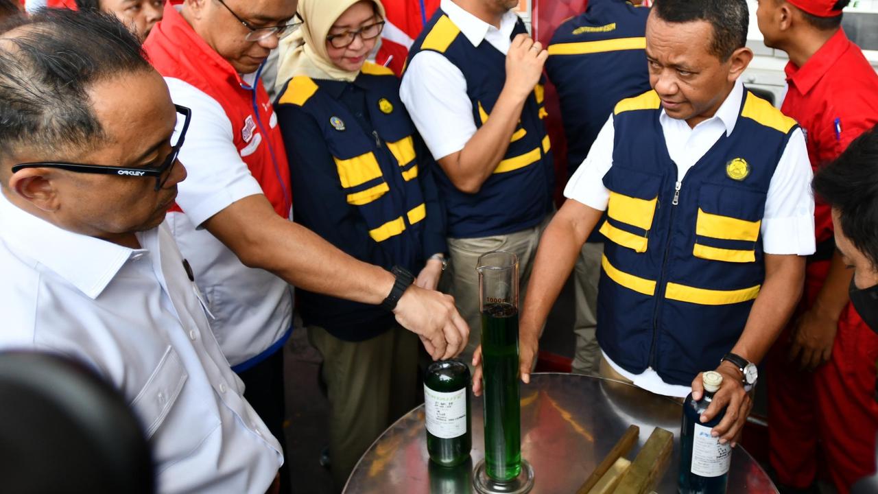 VIDEO: Blusukan Ke SPBU, Menteri Bahlil "Kita Cek Terus Kualitas BBM Pertamina"