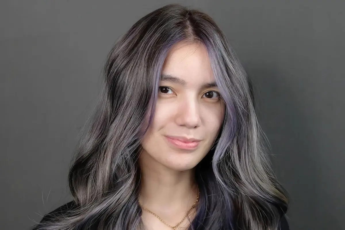 6 Potret Terbaru Sheila Marcia dengan Rambut Silver, Banjir Pujian