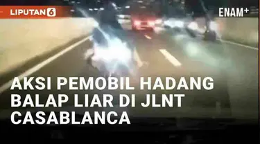 Seorang pengendara mobil berbuat nekat saat berpapasan dengan balap liar di JLNT Kota Casablanca, Jakarta Selatan. Berawal saat pemobil bertemu dengan rombongan pemotor di persimpangan yang dicurigai hendak berulah. Benar saja, pemobil berpapasan den...