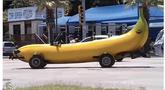 Mobil berbentuk pisang, bisa digoreng nggak ya? (Source: Boredpanda)