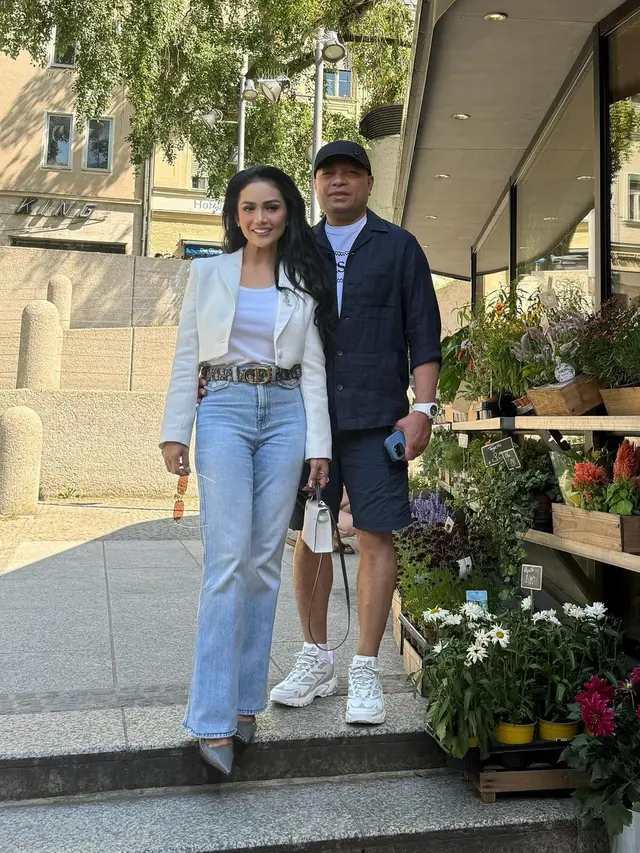 OOTD Smart Casual Krisdayanti Nonton Konser Adele di Jerman, Tampil Awet Muda dengan Tas Mahal