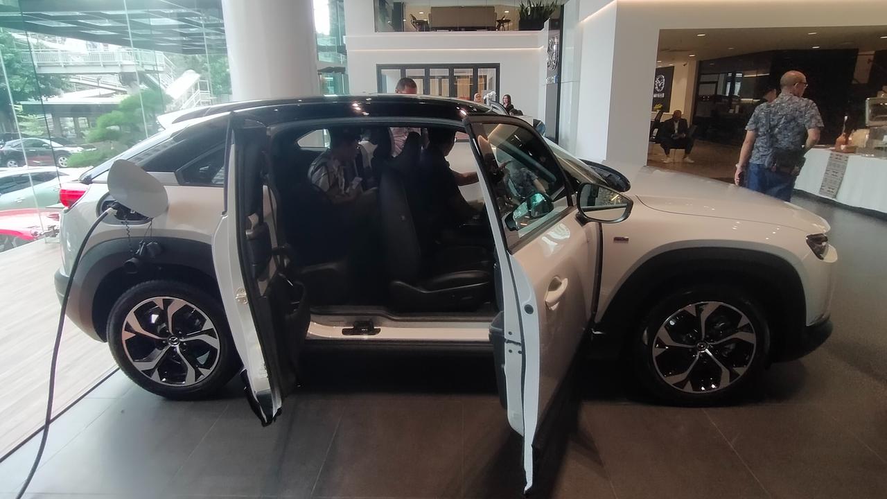 Tak Pengaruh Harga BBM, MX-30 Mobil Listrik Pertama Mazda Meluncur di Indonesia Dibanderol Rp860 Juta