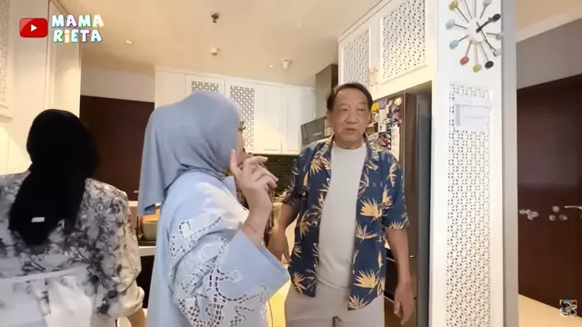Potret Ruang Makan Rumah Rieta Amilia