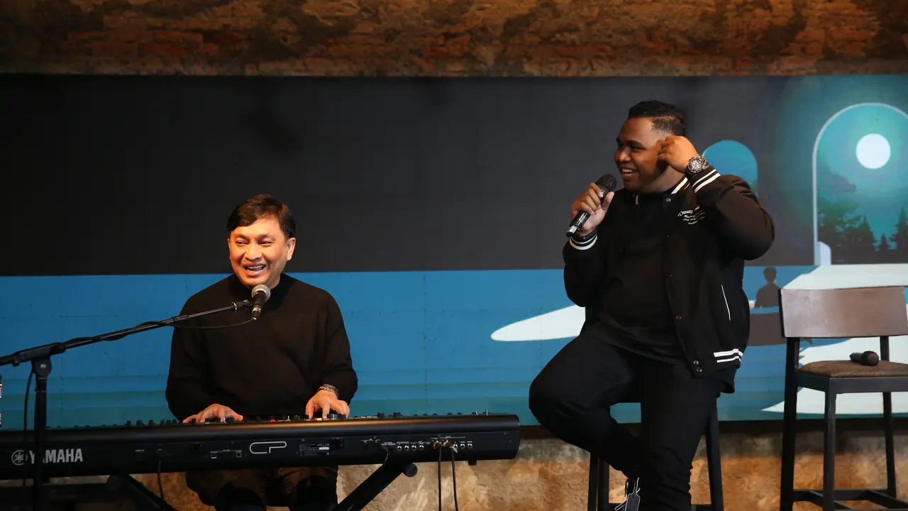 Yovie Widianto dan Andmesh rilis kolaborasi musik bersama. [Foto: Adrian Putra/Fimela]