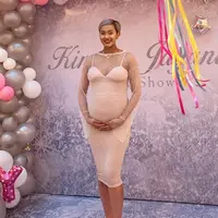 Kimmy Jayanti terkenal sebagai model fashion top di Indonesia. Kimmy yang cukup lama menyendiri akhirnya memutuskan untuk menikahi pemain bola Greg Nwokolo naturalisasi dari Nigeria. (Liputan6.com/kimmyjayanti)