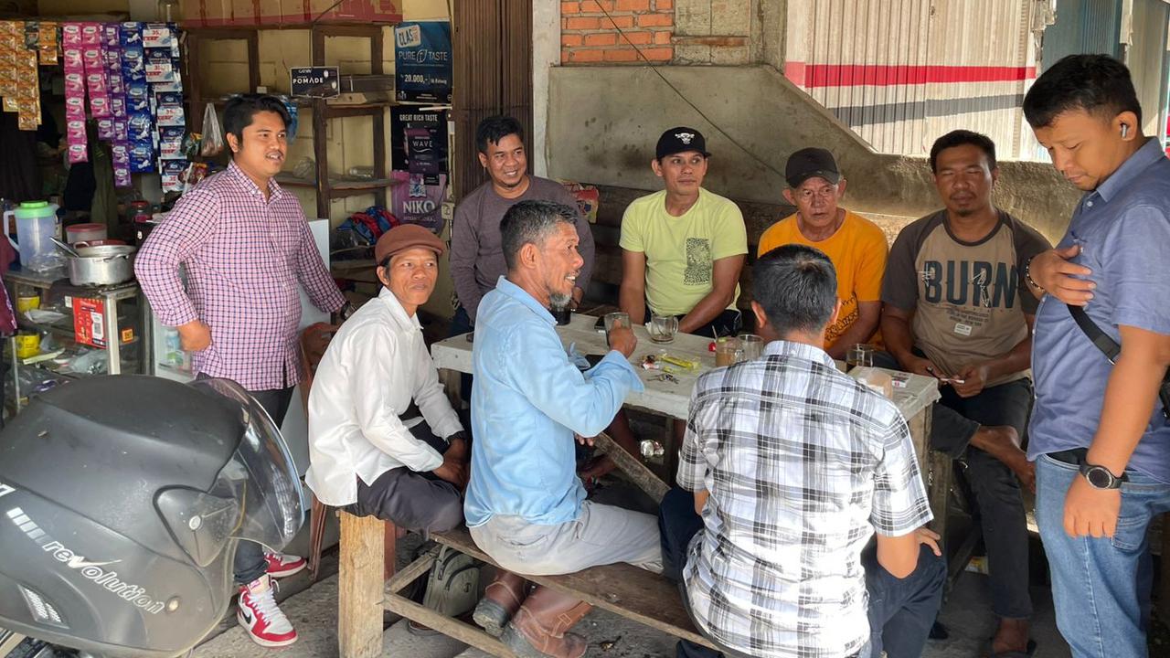 Waspada Informasi Hoaks, Personel Polri Door to Door ke Warung-Warung
