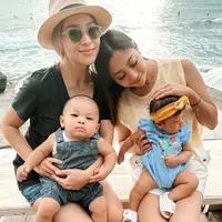 Selain hamil di waktu yang bersamaan, kakak-adik Nikita Willy dan Winona Willy juga kerap kali kompak dalam hal berpakaian. Intip potret gaya mereka berikut ini. [@nikitawillyofficial94/@nonawilly16].