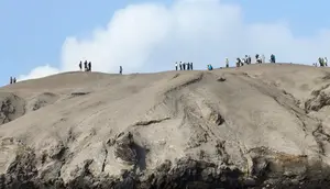 Sanksi Tegas Menanti Wisatawan Bandel Anak Krakatau