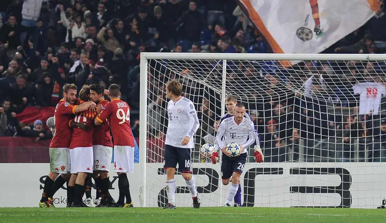 AS Roma menjadi klub Italia kedua yang sukses mengalahkan Bayern Munchen di Liga Champions dalam rentang 15 tahun terakhir. Momen itu terjadi pada laga matchday kelima Grup E Liga Champions 2010/2011. (AFP/Alberto Pizzoli)