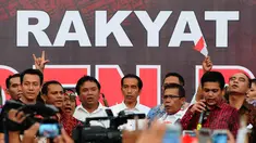 Presiden terpilih Joko Widodo menghadiri acara 'Maklumat Rakyat untuk Presiden Baru' di Tugu Proklamasi, Jakarta, Rabu (23/7/14). (Liputan6.com/Andrian M Tunay)