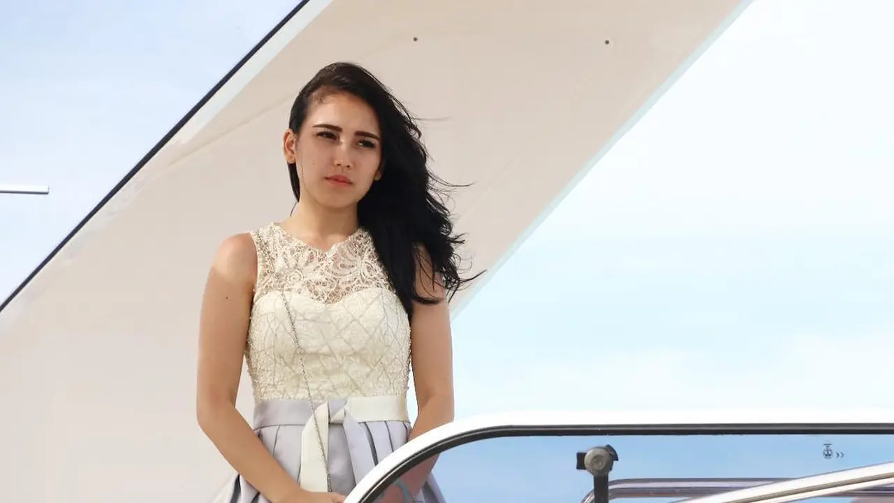 [Bintang] Ayu Ting Ting