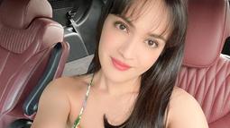 Tampil dengan gaya rambut baru, sosok Shandy Aulia ini pun tampil fresh bak anak muda. Tidak sedikit yang memuji penampilannya tersebut bak seleb Korea Selatan, Song Hye Kyo. Sudah jadi ibu satu anak, tidak banyak seleb Indonesia yang bisa tampil awet muda dan menawan. (Liputan6.com/IG/@shandyaulia)