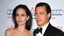 Kabar prahara rumah tangga Brad Pitt dan Angelina Jolie di ujung tanduk. Hal tersebut sudah terjadi sejak lama. Bahkan, keduanya pun tak tampil bersama di setiap acara penghargaan bergengsi seperti Met Gala dan Golden Globes. (AFP/Bintang.com) 