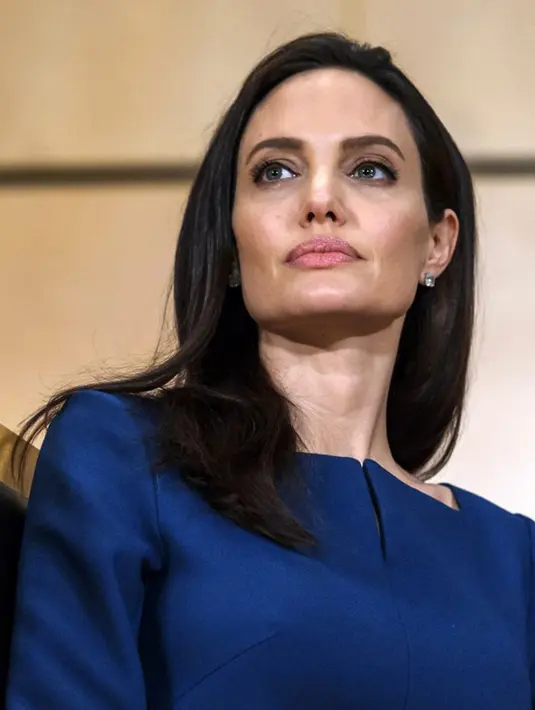 Melansir Ace Showbiz, dikabarkan Jolie sedang menghadiri premiere film terbarunya bersama keenam buah hati mereka di Cambodia. Secara diam-diam, Pitt juga melakukan perjalanan ke sana dan bertemu mereka. (AFP/Bintang.com)