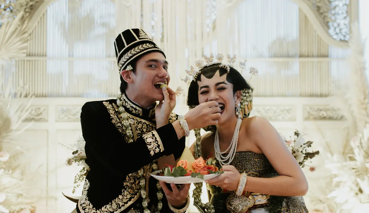 Adipati Dolken resmi nikahi Canti Tachril. (Foto: Istimewa)