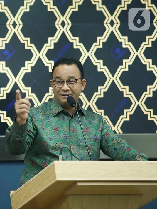 Gubernur DKI Jakarta Anies Baswedan memberikan sambutan saat  pameran Jakarta Innovation Day 2022 di Balai Kota DKI Jakarta, Selasa (27/9/2022). Pemerintah Provinsi (Pemprov) DKI Jakarta menggelar Jakarta Innovation Day 2022, dalam ajang pameran innovasi Jakarta terdapat Bioniqa yaitu pohon robot yang mampu mereduksi karbon di udara dan mengubahnya menjadi oksigen. (Liputan6.com/Herman Zakharia)