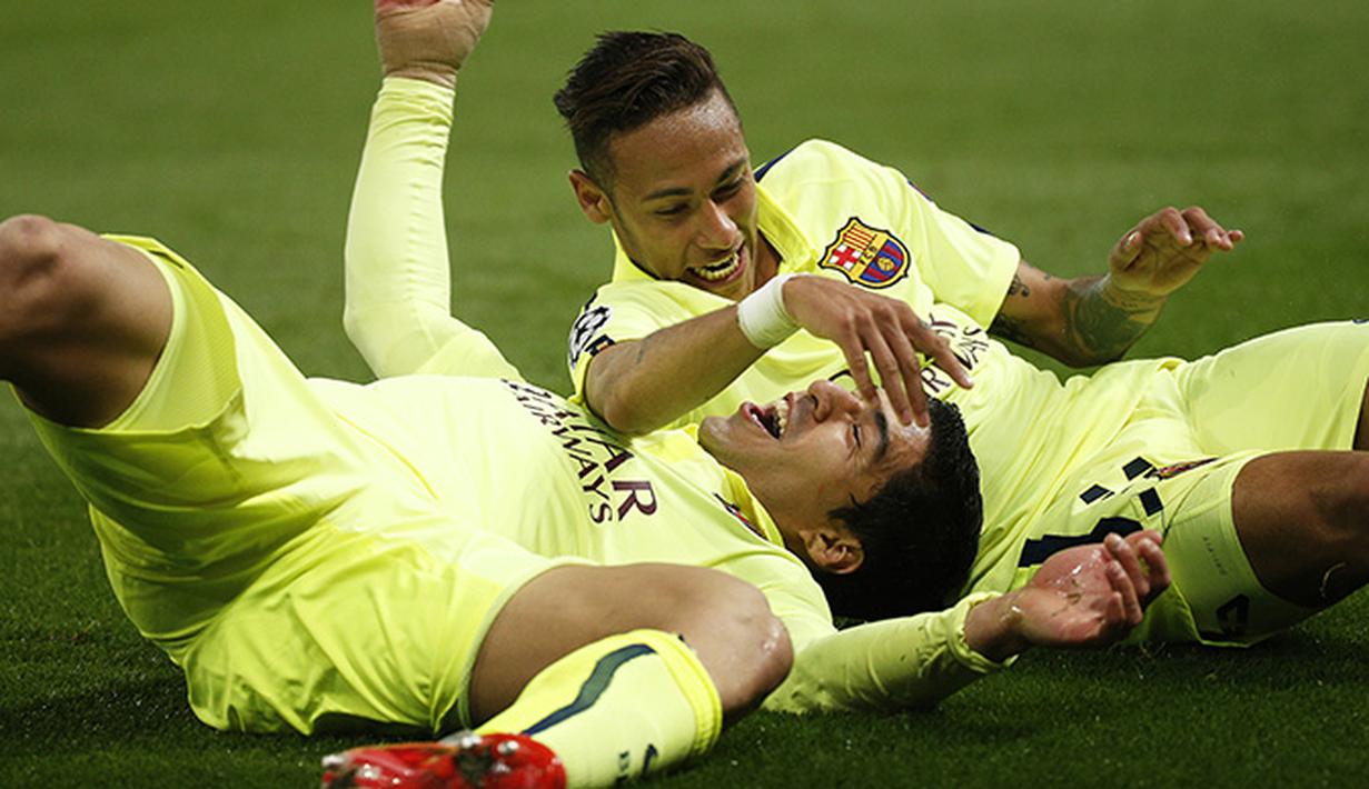 Selebrasi gol Neymar dan Luis Suarez usai mencetak gol ke gawang Paris Sainnt-Germain. (EPA/Yoan Valat)