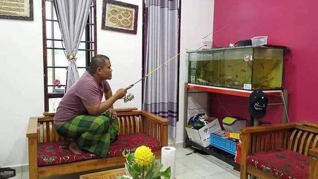 Kocak, 6 Potret Aksi Orang saat Bosan di Rumah Ini Bikin Tepuk Jidat