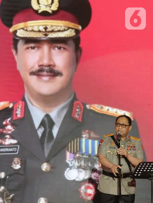 Komjen Pol (Purnawirawan) Gatot Eddy Pramono menyampaikan salam perpisahan saat acara pengantar purna tugas dan pengantar tugas di PTIK Lemdiklat Polri, Jakarta, Senin (3/7/2023). (merdeka.com/imam buhori)