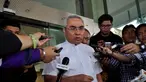 Bupati Kutai Timur Isran Noor usai menjalani pemeriksaan di Gedung KPK, Jakarta, Senin (22/12/2014). (Liputan6.com/Miftahul Hayat)