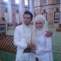 Ada sedikit kejadian kala Roby mengucapkan ikrar suci pernikahan alias akad nikah. (Ruswanto/Bintang.com)