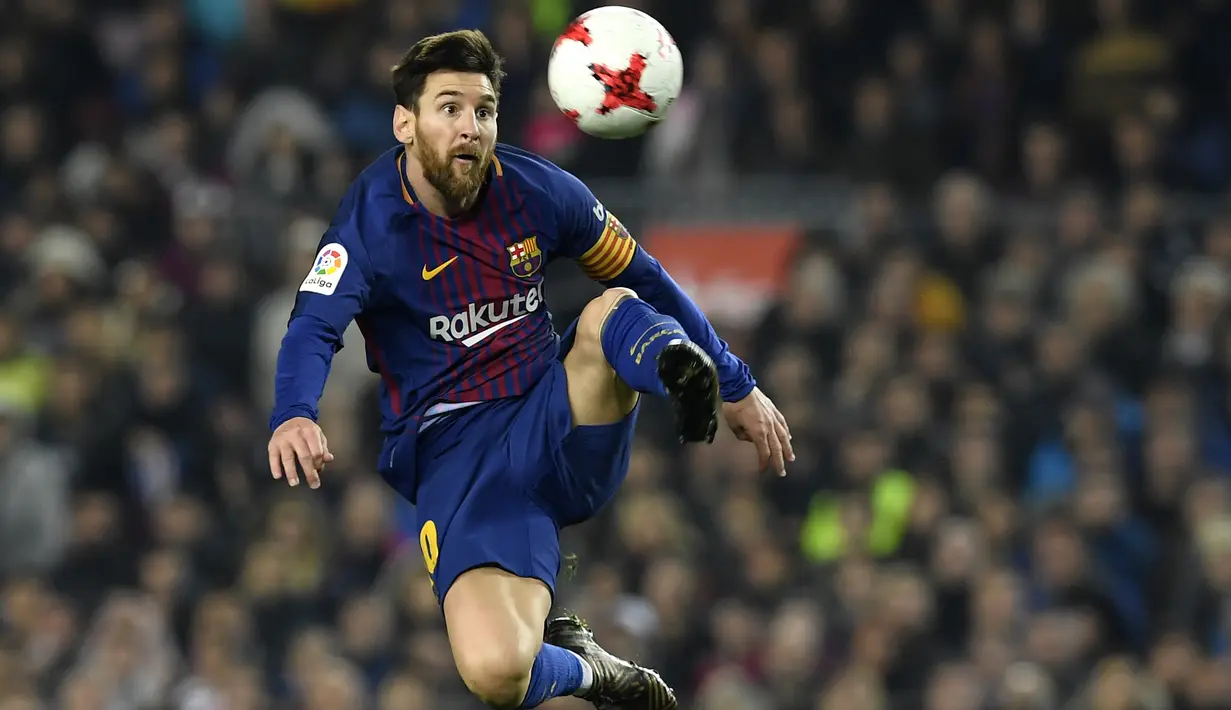 Bintang Barcelona, Lionel Messi menerima gaji per minggu sebesar 500.000 pound sterling dengan durasi kontrak hingga 2021. (AFP/Lluis Gene)