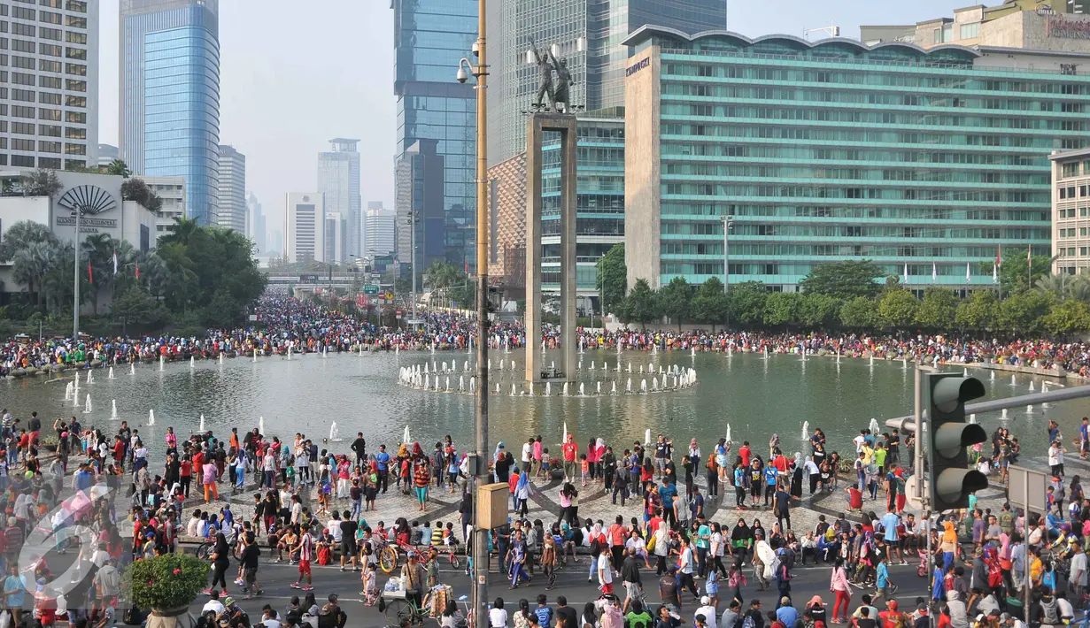 Suasana Car Free Day di kawasan Bundaran HI Jakarta Minggu (13/9/2015). (Liputan6.com/Gempur M Surya)