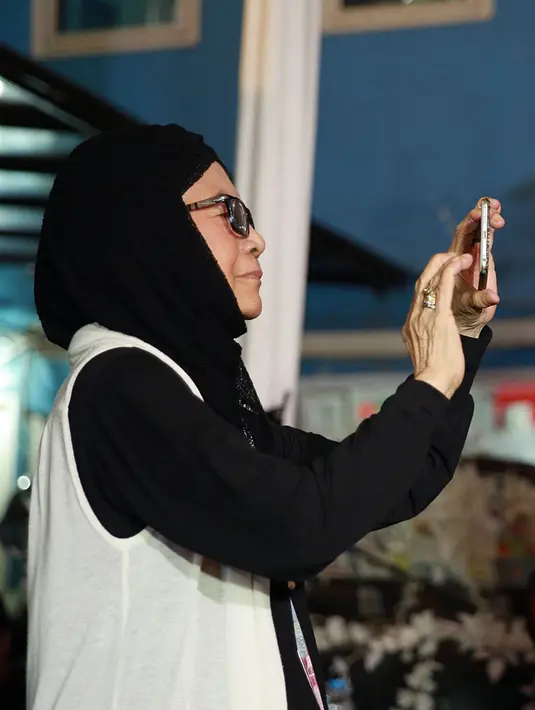 Walaupun sudah mempunyai nama besar, Bimbim enggan memanfaatkannya. Semangat saat merintis band Slank ia tularkan. Meski tak mudah, bukan berarti tidak mungkin melakukan sesuatu dengan alat seadanya. (Deki Prayoga/Bintang.com)