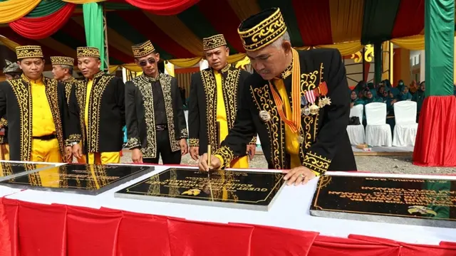 Wali Kota Khairul Berikan 63 Penghargaan dan Tandatangani 18 Prasasti